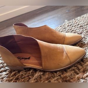 Free People Leather Camel slides